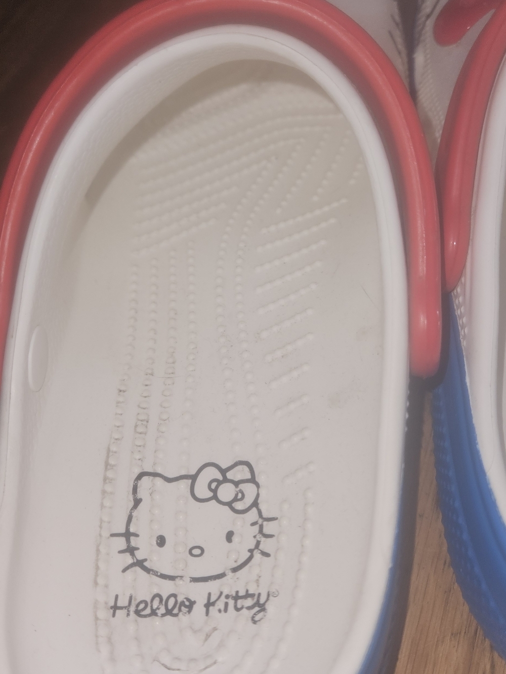 Hello Kitty Crocs Women's 10 - Picture 6 of 7